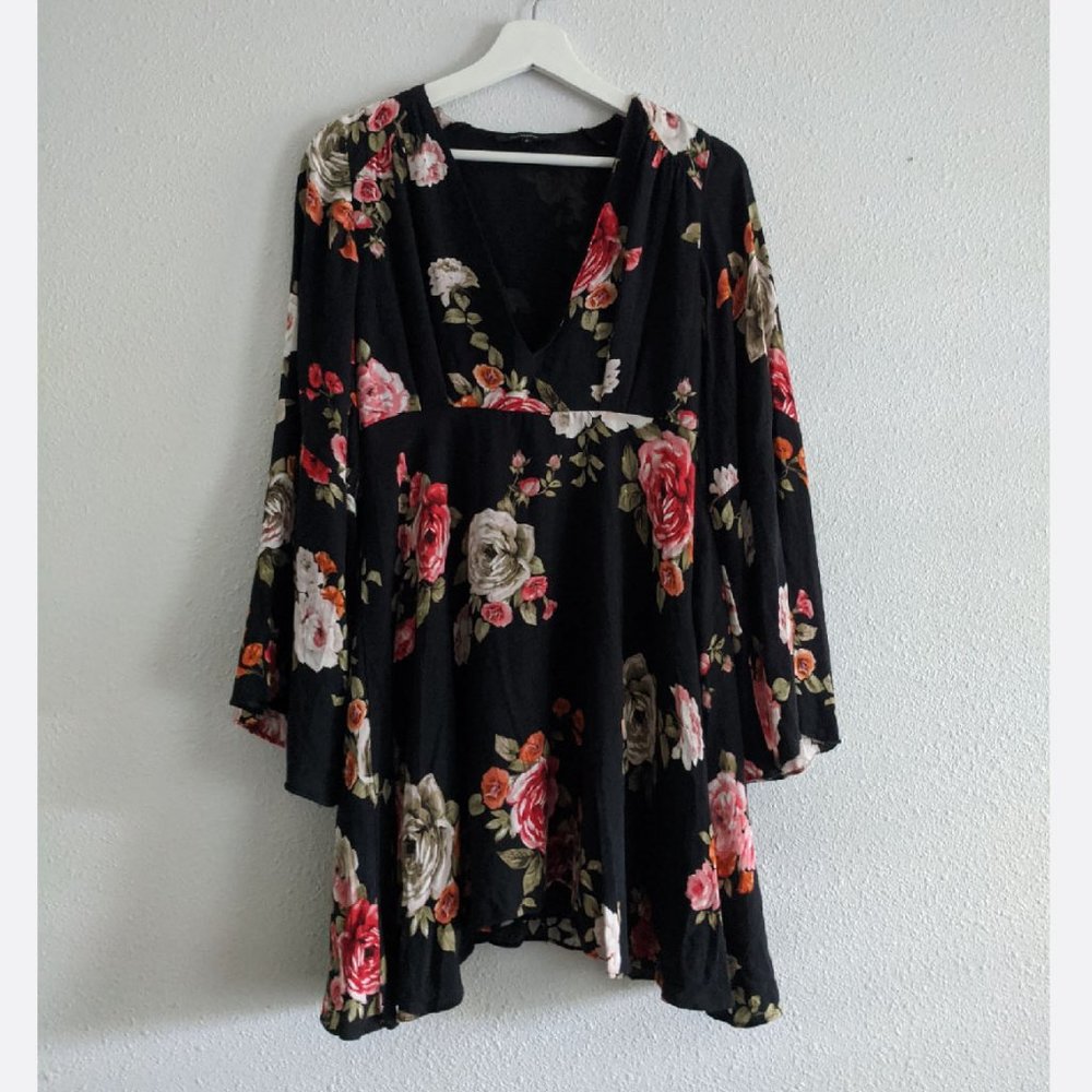 OLIVACEOUS Floral V Neck Casual Dress Size M